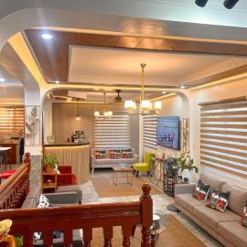 Joe 10s Abode Elegant Family Home, hotel in Vira