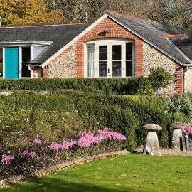 Walled Garden Cottage by Vineyard, hotel i Winchester