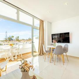 HORIZON VACATION HOME - Yumbo Luxury Apartment, hotel in Maspalomas
