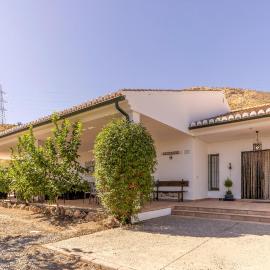 Gorgeous Home In Atarfe