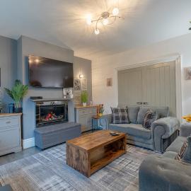 3 Bedroom Family Home in Colne with Free Parking