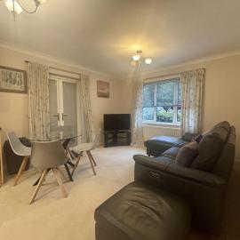 Bracknell Spacious 2 Bedroom Apartment