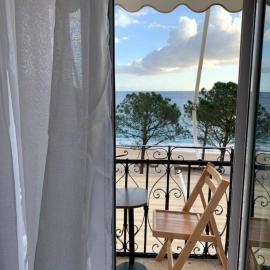 Mateo Rooms