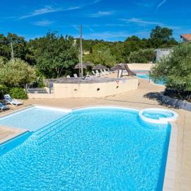 ZEcamping 3 étoiles familial toboggans locatif 16m2 4 pers, hotel in Sussargues
