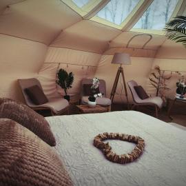 Lodge Plein ciel et son jacuzzi privatif, hotel in Lapalisse