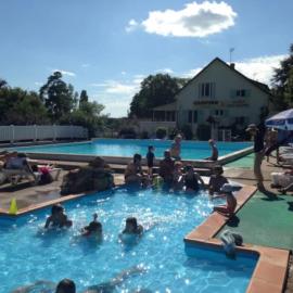 ZEcamping 3 étoiles familial avec Piscine et Bar-restaurant, hotell i Saint-Honoré-les-Bains