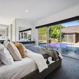 Resort-style family retreat with pool & gym, hotel in Craigieburn