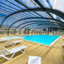ZEcamping 3 piscine couverte 3km plage chiens acceptés cabane BBQ, hotel a Clohars-Carnoët