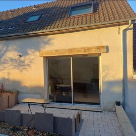 Gîte Gui's de 1 à 5 personnes avec piscine, hotel em Mosnes
