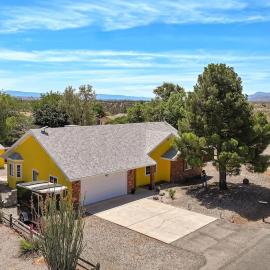 Chill Pad near Sedona، فندق في كوتنوود