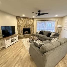 Cozy Maggie Retreat - Easy access with 2 car garage