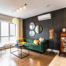 Comfy Spacious 2BR Condo with Parking & Gym Near Downtown & Airport