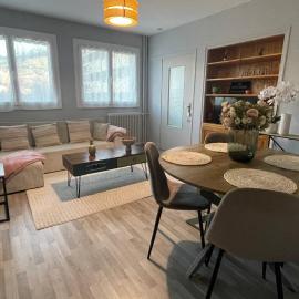 Appartement à 2 pas du centre, 2 chambres, 4 a 6 personnes, parking, Netflix