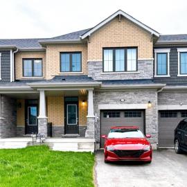 3BR Home Near Niagara Falls King Bed Free Parking 75 Inch TV & Wi-Fi, hôtel à Thorold