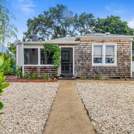 Designer Cottage Near Beach, Singer Island & Peanut Island!