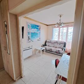 l'ESCALE à 50 m de la gare de viry chatillon, hotel a Viry-Châtillon
