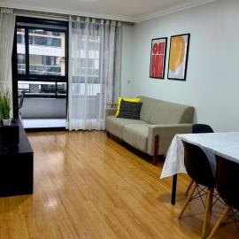 Apartamento moderno a 2 quadras da Praia da Costa - completo, espaçoso e com mimo especial, hotel in Vila Velha