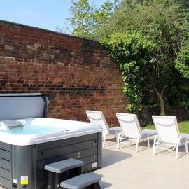 Our House Collective - Luxury Stay in Lincoln City Centre, Hot tub, Sleeps 16