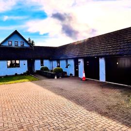 Lindas Retreats Self catering accommodation 1 bedroom cottage or 3 bedroom House, hótel í Tomintoul