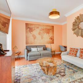 Spacious 1 bedroom apartment with a Parking Spot in Chiado