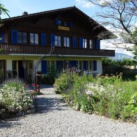 Apartment Chalet Aebnit by Interhome, hotel en Aeschi