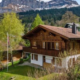 Holiday Home Chalet Specht by Interhome、Axalpのホテル