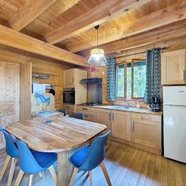Chalet L'Adret, hotel in Besse-et-Saint-Anastaise