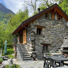 Holiday Home Rustico Nonno Milton by Interhome、Cavergnoのホテル