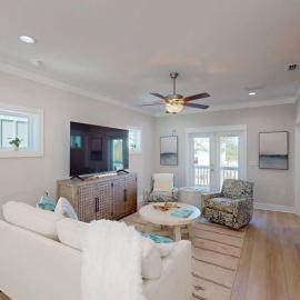 Pet Friendly Close Drive to Beach Pool Sleeps 10, хотел в Ориндж Бийч