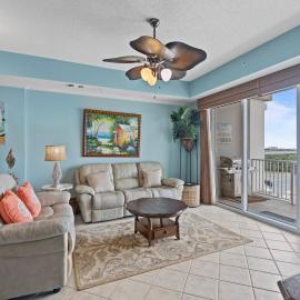 Wharf 718 Waterfront 2 bedroom Pools Large Balcony