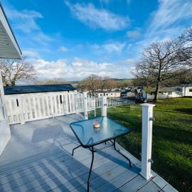 2 Bedroom Caravan RW50, Thorness Bay, Dog Friendly, Free Wifi