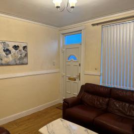 Modern two Bedroom Home in Hartshill Great Location Easy Transport