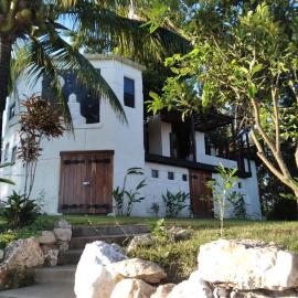 Witzob Glamping Adventures, hotel in Santa Elena