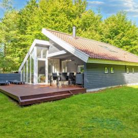 6 person holiday home in Glesborg-By Traum
