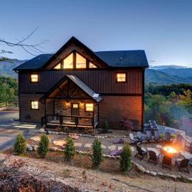 Mountain Views and 5 King Suites, hotel a Pittman Center