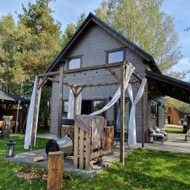 Large holiday home, salt cave, jacuzzi, sauna、Lipuszのホテル