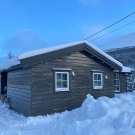 Lyngen Alps Cabin with Sauna, Northern Lights & Ski Touring, 1h from Tromsø โรงแรมในIndre Tomasjord