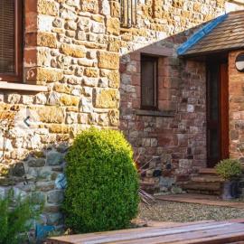 Old Well Cottage Barn Conversion, hotel u gradu Penrit
