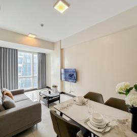Modern 1BR w Exclusive Pool Access