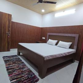 shivam homestay diamond guest house, Hotel in Rudrapur