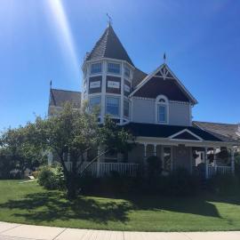 Okotoks में, होटल Charming Victorian Home in Okotoks Elegant Comfort Modern Convenience