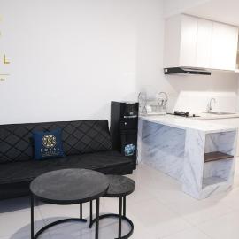 Royal Suites 2BR 08RV - Citra Plaza Nagoya Apartment, хотел в Jodoh