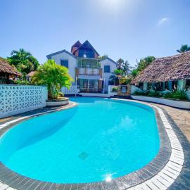 9 bedroom Villa, hotel in Mombasa