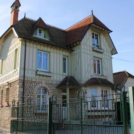Villa Normande large house with private parking, hotel in Bayeux