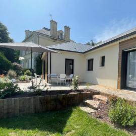 Le Clos des Marmuzots parking & garden, hotel in Bayeux