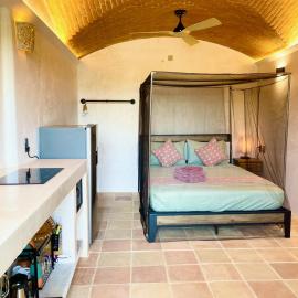 Casa Kino Estudio Sombra close to Rinconcito beach incl Starlink and airconditioning, hotel in Mazunte