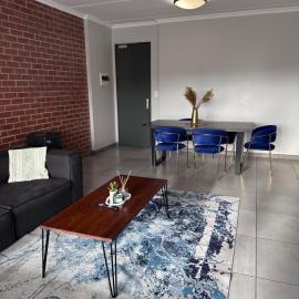 Large 3 Bedroom Apartment in Midrand, Waterfall City - More space than a hotel room - Ideal for families, groups and work trips - 15 Elizabeth Place, hotell i Midrand