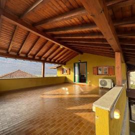 Appartamento con ampia terrazza nel cuore di Traona