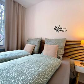 Herford में, होटल Große 68 qm Wohnung am Stiftsbergpark, 24 Std Check-In, Parkplatz, 3 Schlafzimmer, 6 Personen, WLAN, 55 Zoll Fernseher, Familien- Geschäfts- Monteurwohnung