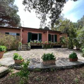 Villa vista mare, hotell i Procchio
